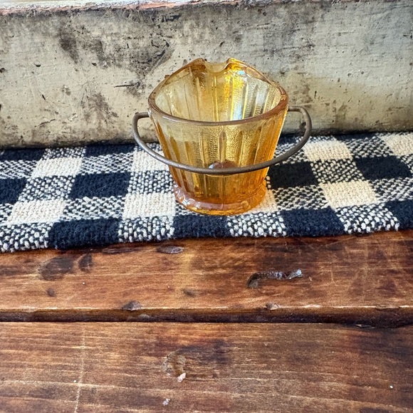 Amber Glass Miniature Depression Glass
Coal Bucket with Handle vintage - Picture 4 of 8